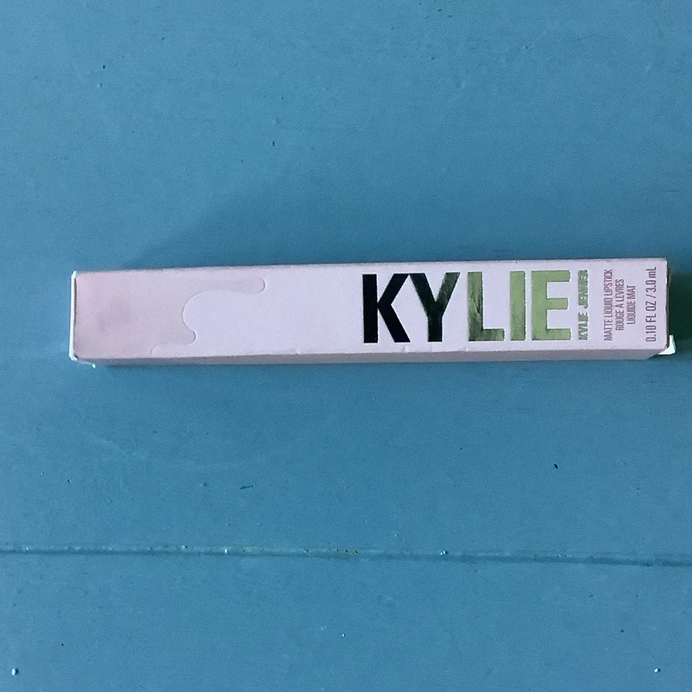 Kylie Cosmetics Velvet Lipstick #346‎ A Moment Matte